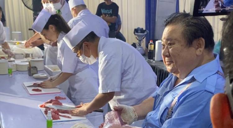 Pertama Kali, 5 Chef Dari Jepang Sajikan 2000 Porsi Shusi Untuk Pengunjung Festival Ikan Tuna Gorontalo