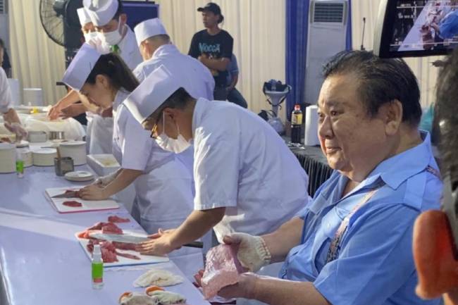 Pertama Kali, 5 Chef Dari Jepang Sajikan 2000 Porsi Shusi Untuk Pengunjung Festival Ikan Tuna Gorontalo