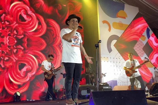 Spektakuler, Band Padi Reborn Meriahkan Festival Ikan Tuna Gorontalo 2022
